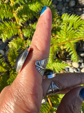 Load image into Gallery viewer, Cacao Leaf Wrap Around Ring with Hematite Stone