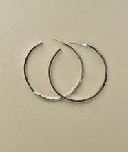 Load image into Gallery viewer, Square Wire Hammered Hoop Earrings
